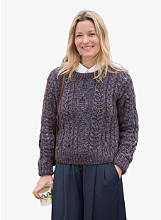 Round neck sweater with lacework cables