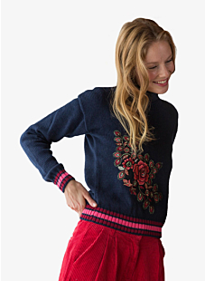 Fine-knit round necked sweater