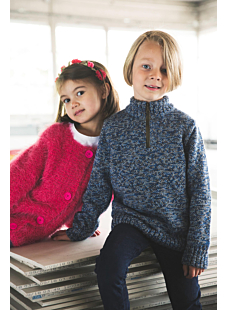 Sweater with zipped collar