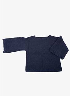 Thin sweater with wide 3/4 sleeves