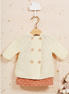 Coat with raglan sleeves