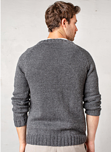 Raglan sweater with round collar