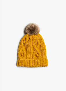 Cabled hat with fur pompom