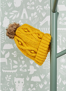 Cabled hat with fur pompom