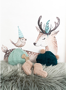 Pompom hat and booties