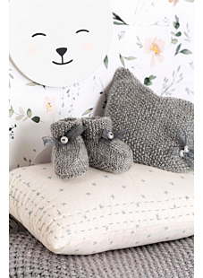 Hat & slipper set in moss stitch