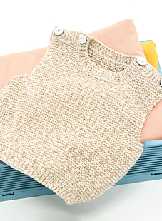 Vest with button shoulders