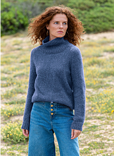 Raglan turtleneck jersey sweater