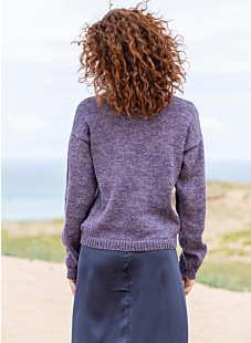 Round neck jersey sweater straight sleeves