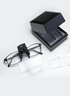 Spectacle-mounted magnifier set, 4 degrees of magnification