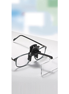 Spectacle-mounted magnifier set, 4 degrees of magnification