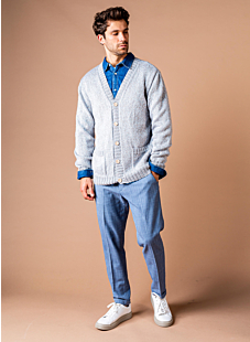 V-neck cardigan with pockets